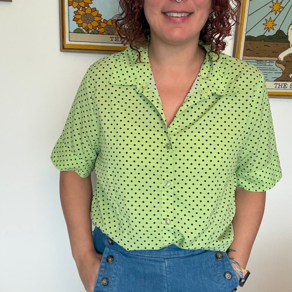 Bright lime green polka dot short sleeve button up blouse size XL Joanna
